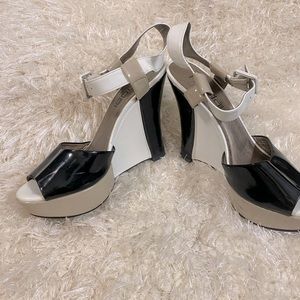 Platform heel patent sandal